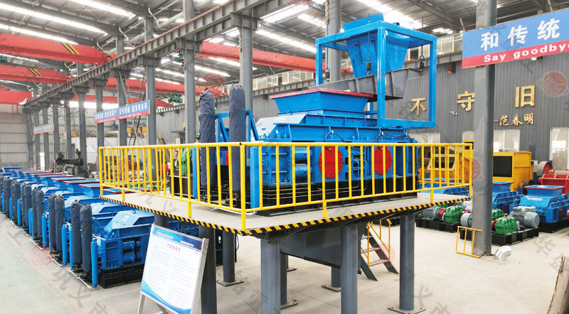 花崗巖對輥制砂機(jī)制砂現(xiàn)場視頻